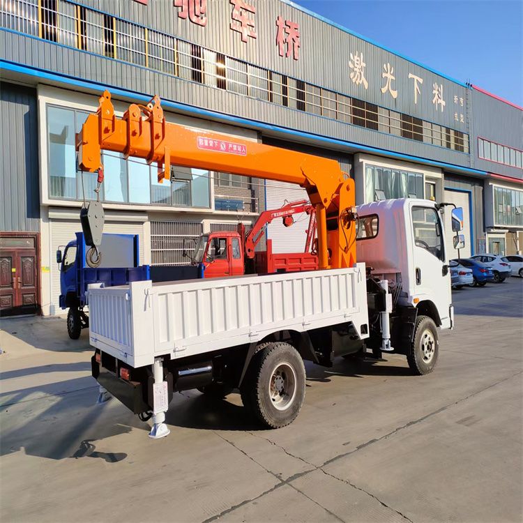 拉萨市三轮随车吊定制 农用改装机自备吊中瑞长期出售